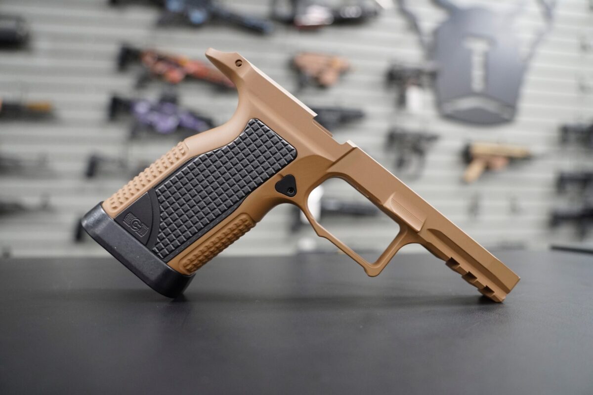 ECM Precision R11 P365 Macro Grip Module 1 ECM precision r11 p365 macro grip module AI Dark Earth H250 scaled