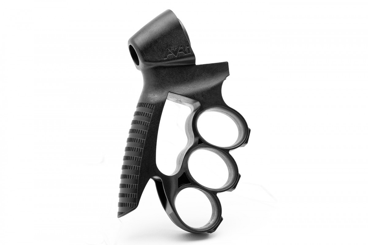 detail mossberg 500 590 handgrip 02