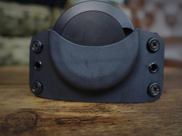 Black Kydex pouch tin carrier holding a Syn Tin 3.0, front view